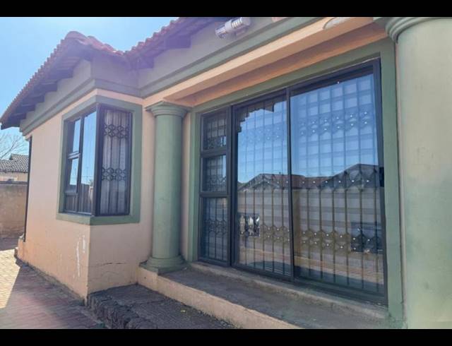 3 BEDROOM HOUSE FOR SALE IN PROTEA GLEN EXT